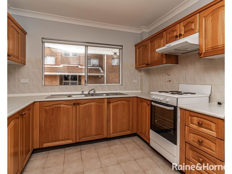 2/15 Pye Street, Westmead NSW 2145