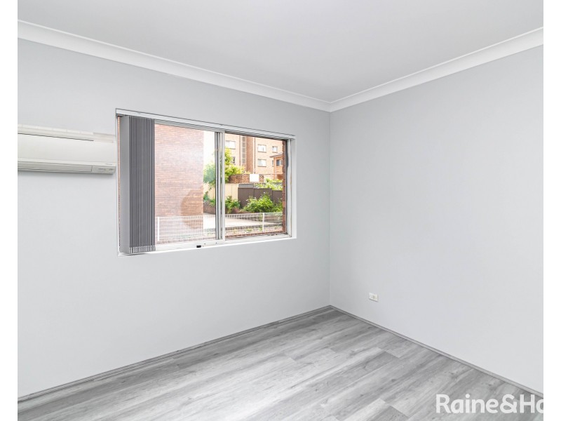2/15 Pye Street, Westmead NSW 2145