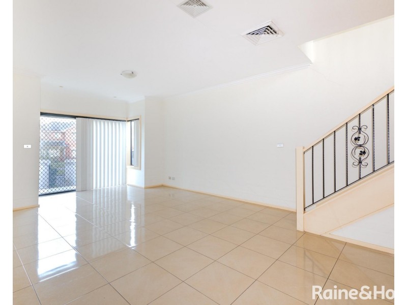 21/4 Hindle Terrace, Bella Vista NSW 2153