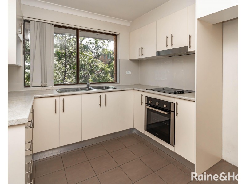 8/28 Caroline Street, Westmead NSW 2145