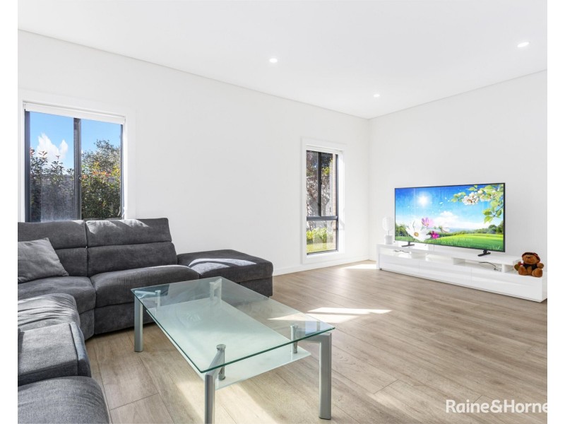 32 Lower Mount Street, Wentworthville NSW 2145