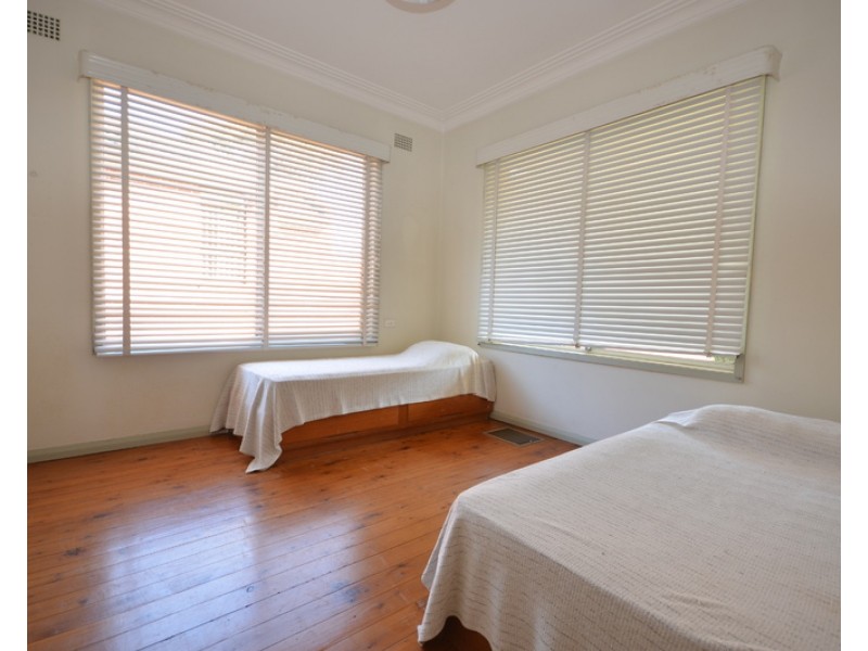 33 Binalong Road, Pendle Hill NSW 2145