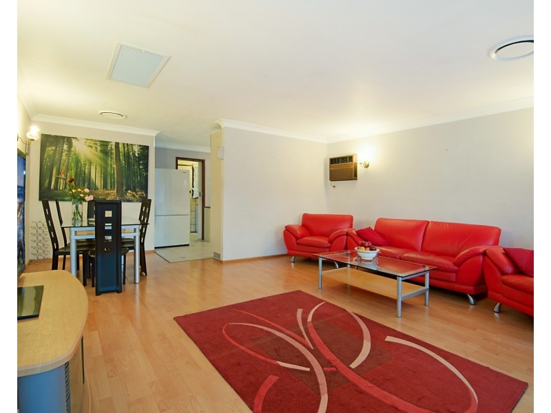 17 Tucks Road, Toongabbie NSW 2146