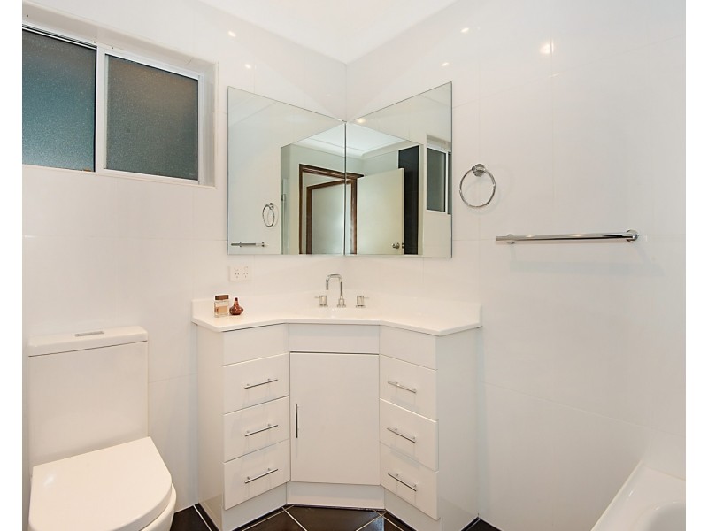 17 Tucks Road, Toongabbie NSW 2146