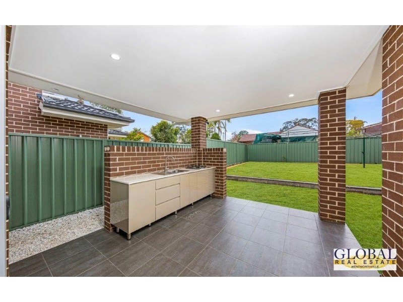 11B Miffsud St, Girraween NSW 2145