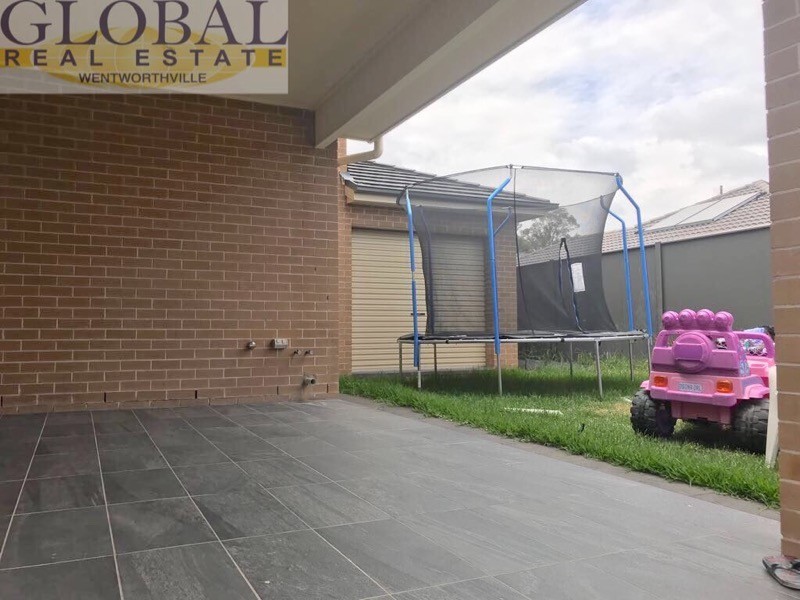 33 Holland St, Ropes Crossing NSW 2760