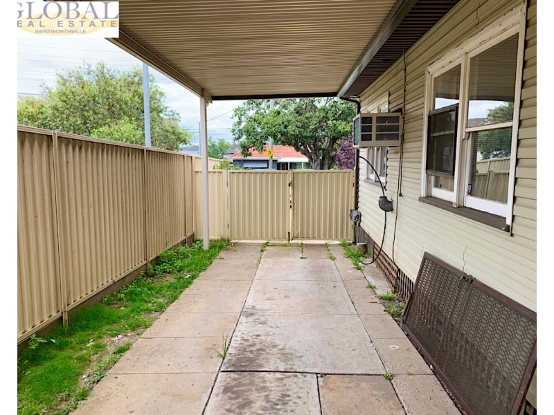 1  Blackwood Rd, Merrylands NSW 2160