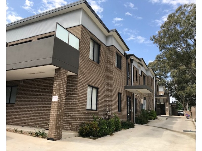 9 Bogalara Rd, Old Toongabbie NSW 2146