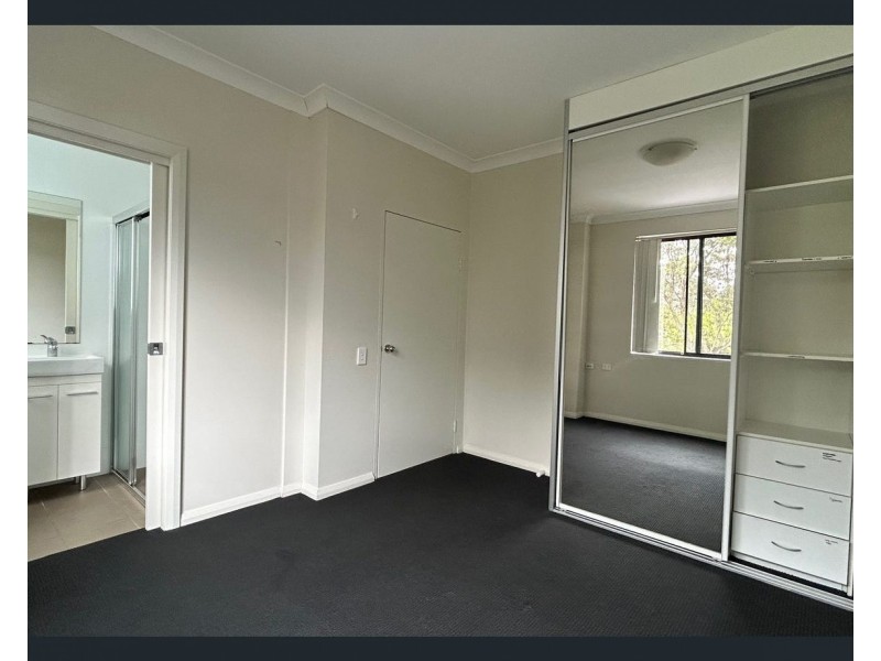 9 Bogalara Rd, Old Toongabbie NSW 2146