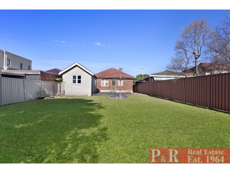 10 Ponyara Road, Beverly Hills NSW 2209