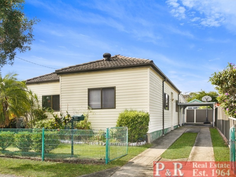 8 Flora Street, Roselands NSW 2196