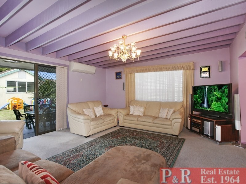 8 Flora Street, Roselands NSW 2196