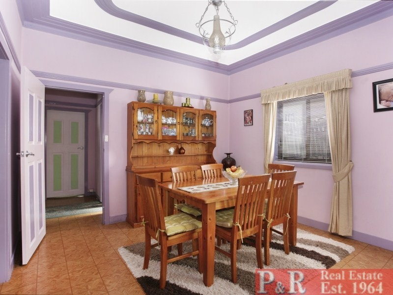 8 Flora Street, Roselands NSW 2196