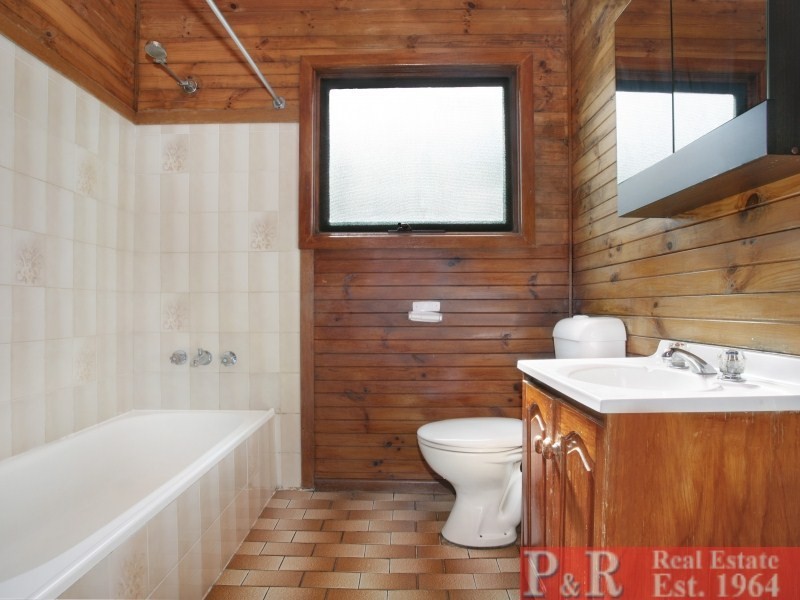 8 Flora Street, Roselands NSW 2196