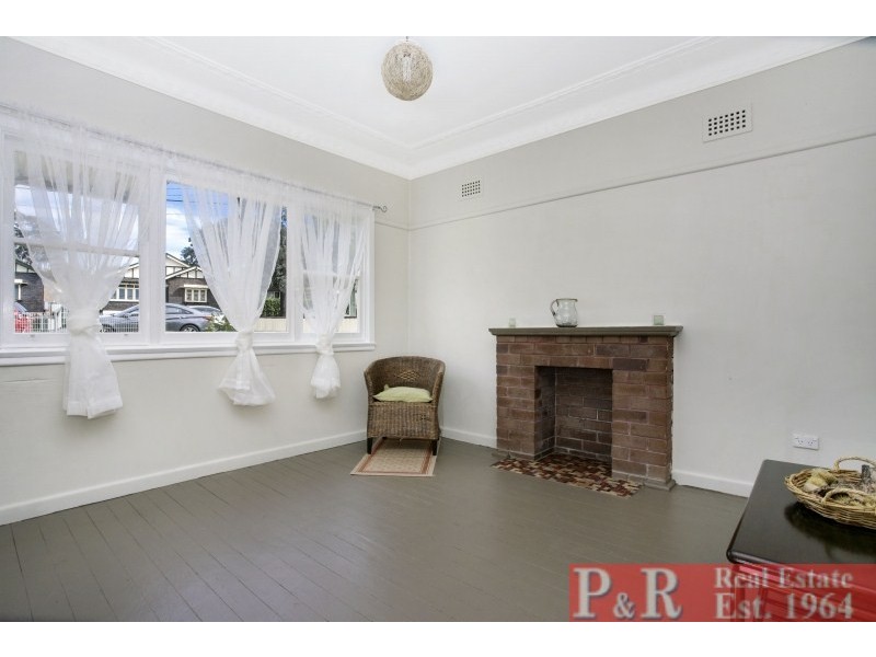 11 Penshurst Road, Roselands NSW 2196