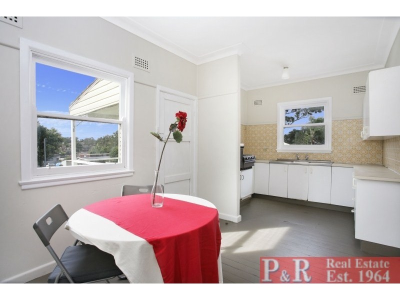 11 Penshurst Road, Roselands NSW 2196