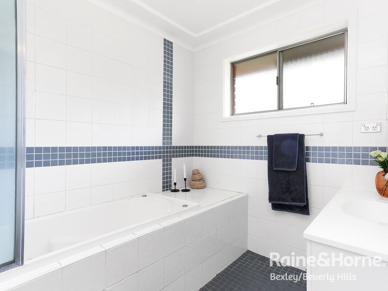 17 Bridge View Road, Beverly Hills NSW 2209