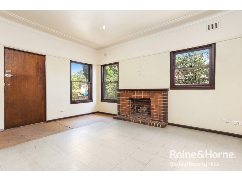 11 Kiewarra Street, Kingsgrove NSW 2208