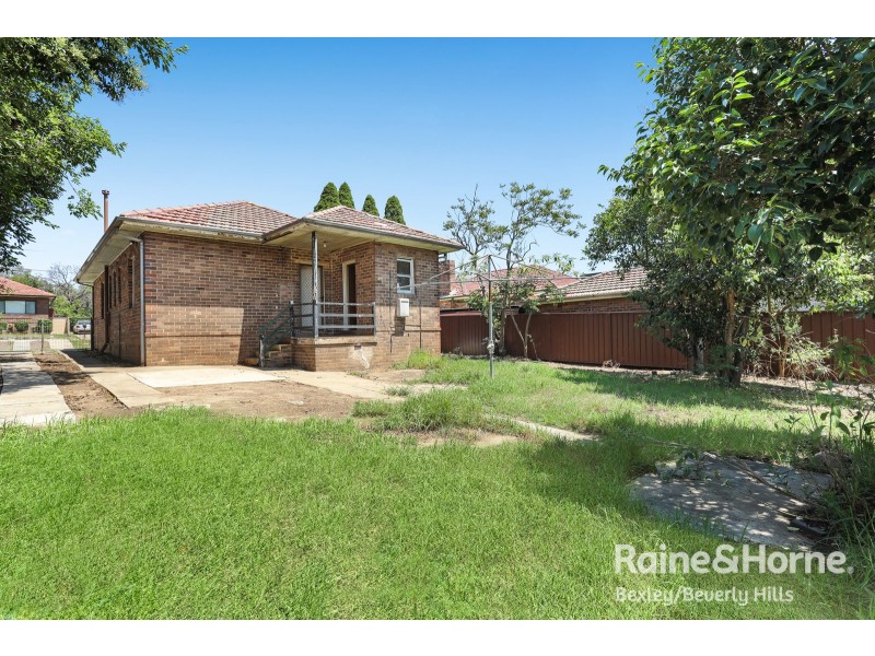 11 Kiewarra Street, Kingsgrove NSW 2208