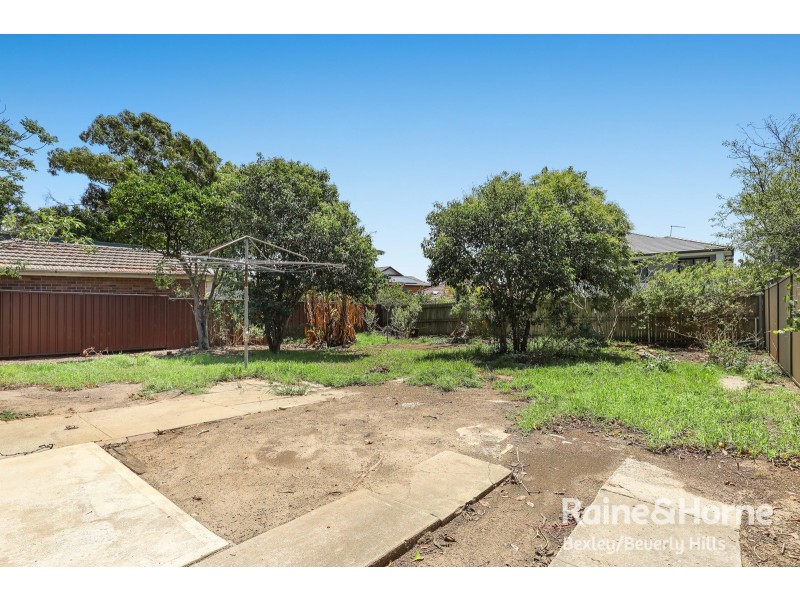 11 Kiewarra Street, Kingsgrove NSW 2208