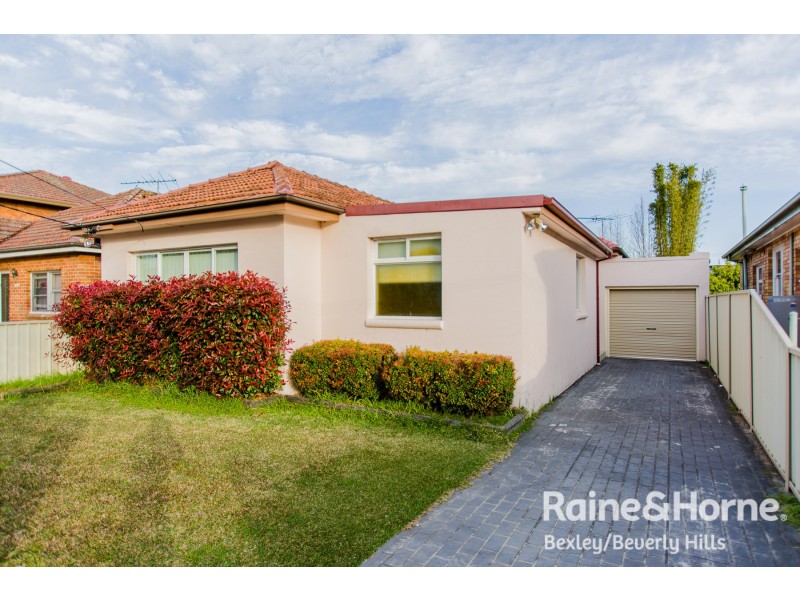 15 Frederick Ave, Beverly Hills NSW 2209