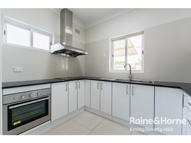 15 Frederick Ave, Beverly Hills NSW 2209