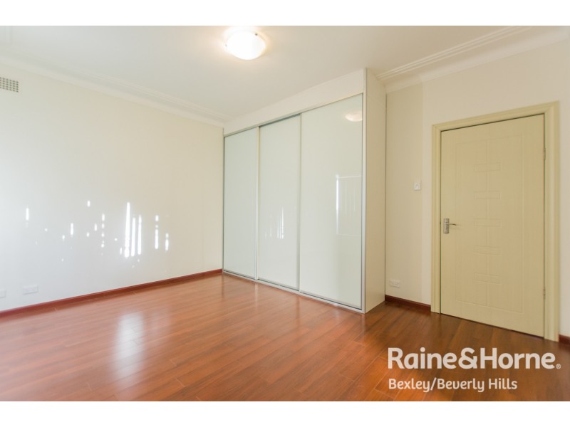 15 Frederick Ave, Beverly Hills NSW 2209