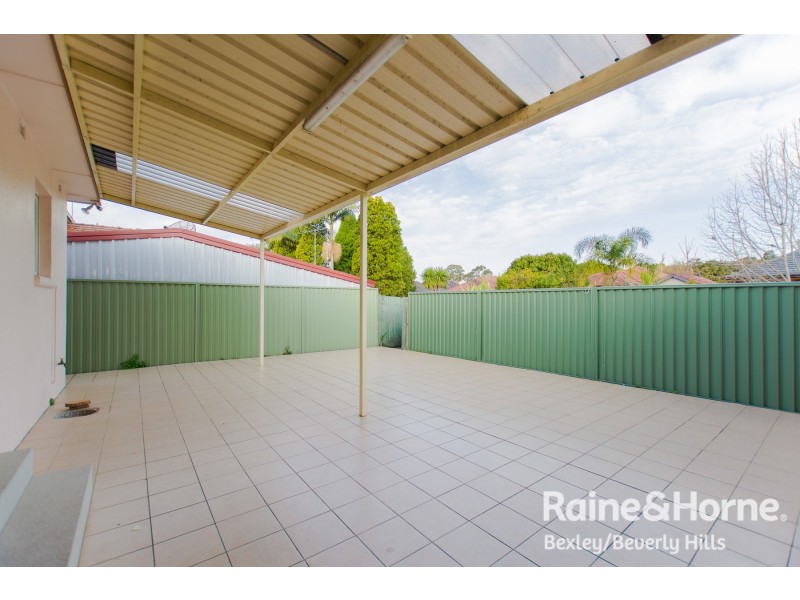 15 Frederick Ave, Beverly Hills NSW 2209