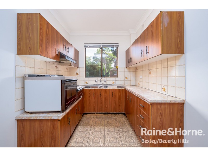 2/60-62 Hampton Court Road, Carlton NSW 2218