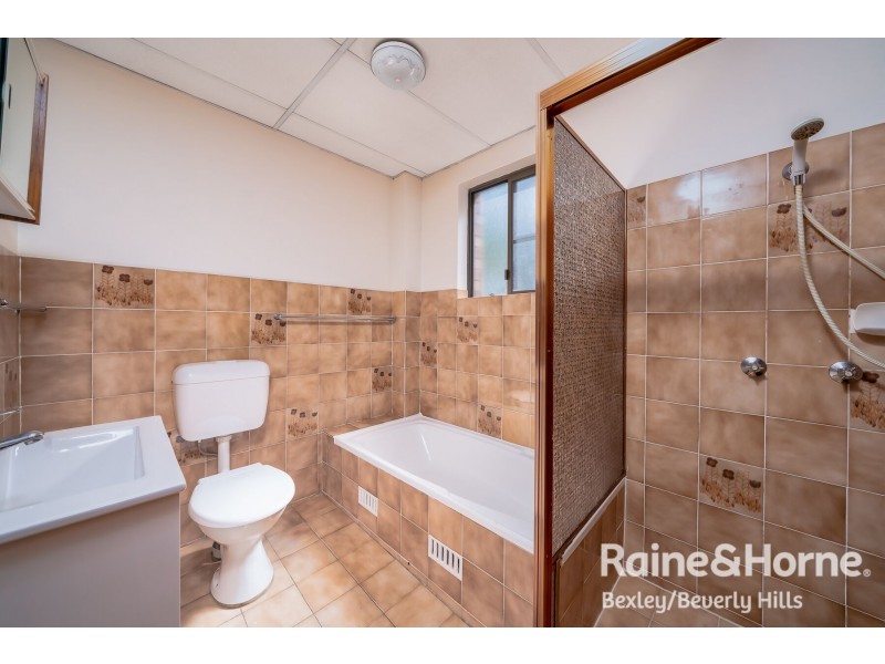 2/60-62 Hampton Court Road, Carlton NSW 2218