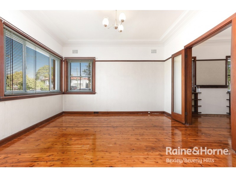 70 Pallamana Pde, Beverly Hills NSW 2209