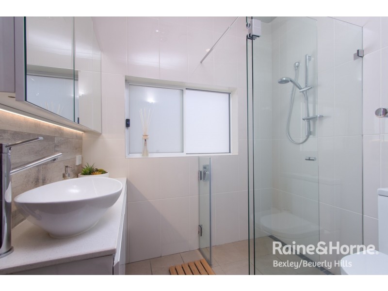 5 Bungalow Road, Roselands NSW 2196