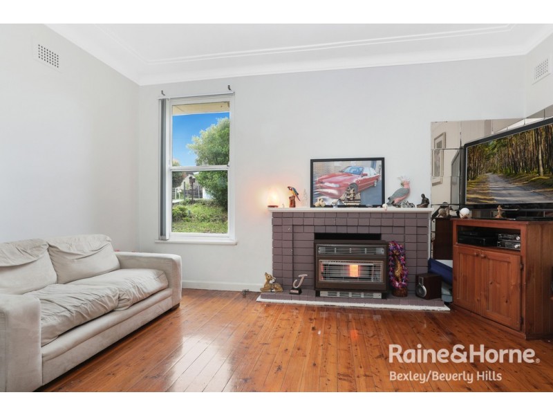 6 Junee Crescent, Kingsgrove NSW 2208