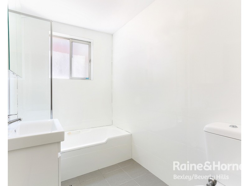 2/56 Cronulla Street, Carlton NSW 2218