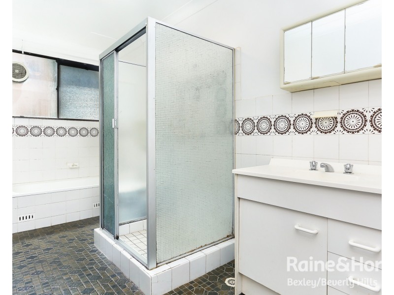 2/376 Railway Parade, Carlton NSW 2218