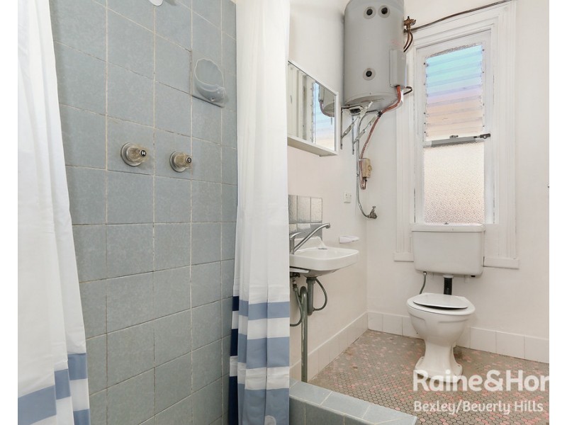 2/51 Gloucester Road, Hurstville NSW 2220