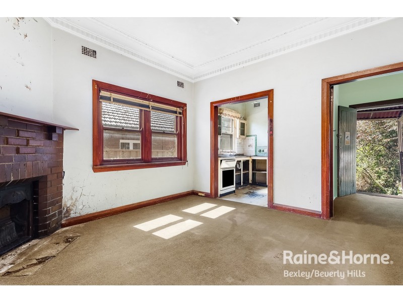 11 Cooloongatta Rd, Beverly Hills NSW 2209