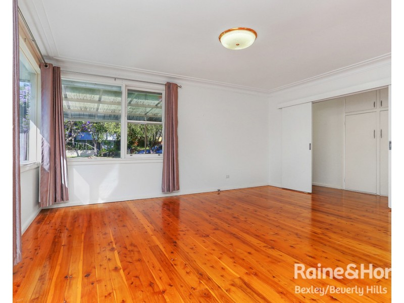 10 Vaughan Street, Blakehurst NSW 2221