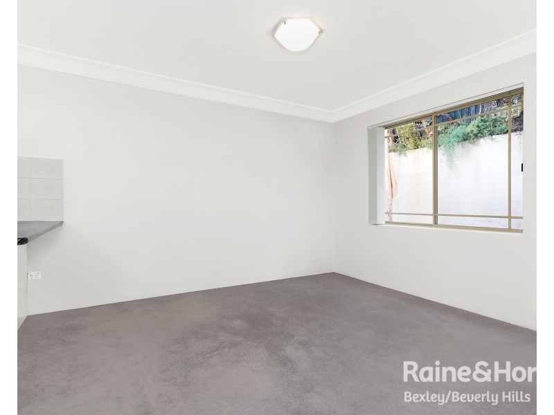 2/16-20 Winchester Street, Carlton NSW 2218