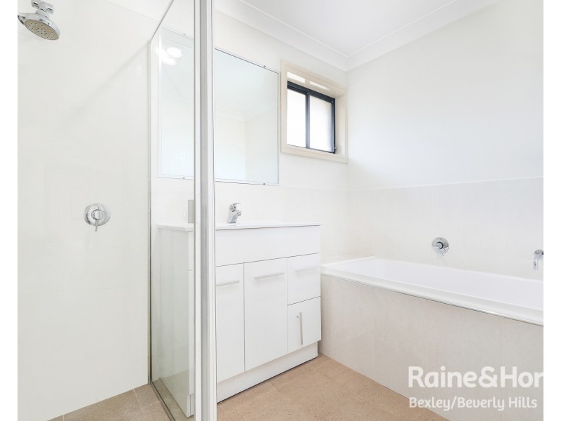 6a Mavis Avenue, Peakhurst NSW 2210