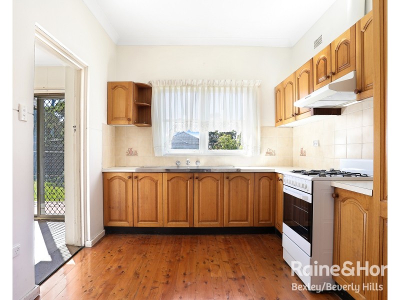 38 Simmons Road, Kingsgrove NSW 2208