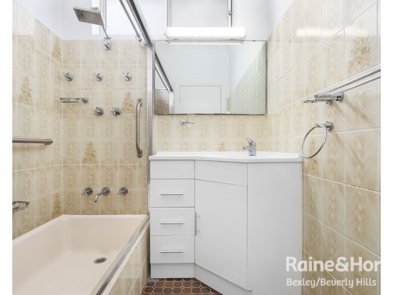 4 Narramore Street, Kingsgrove NSW 2208