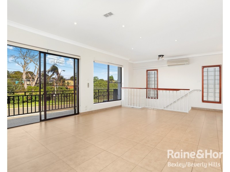 1/55 Captain Cook Drive, Caringbah NSW 2229