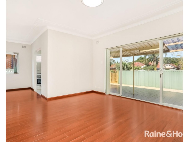 15 Frederick Ave, Beverly Hills NSW 2209