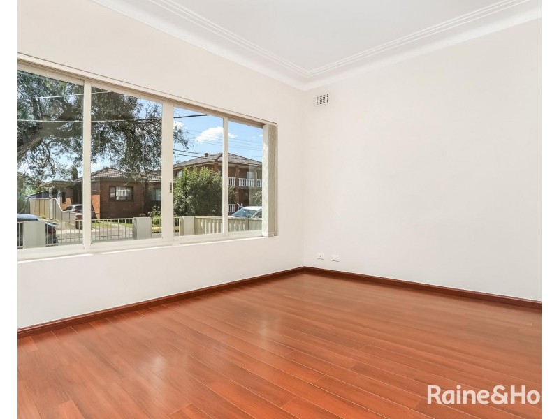 15 Frederick Ave, Beverly Hills NSW 2209