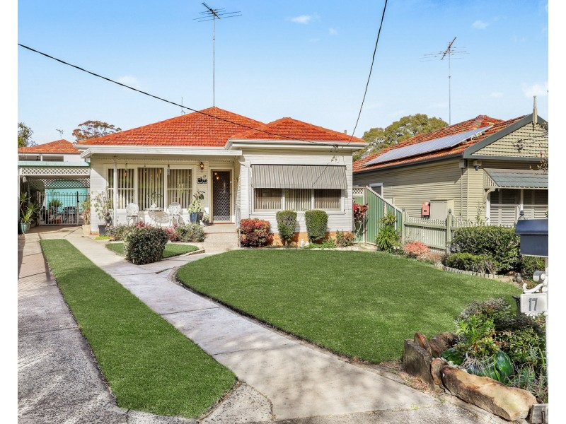 17 Roseanne Avenue, Roselands NSW 2196