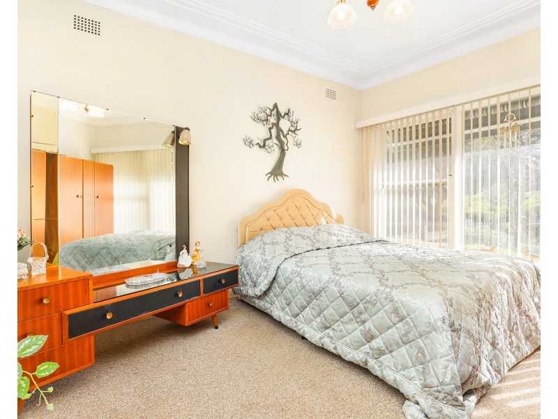 17 Roseanne Avenue, Roselands NSW 2196