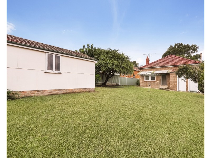 16 Vivienne Street, Kingsgrove NSW 2208