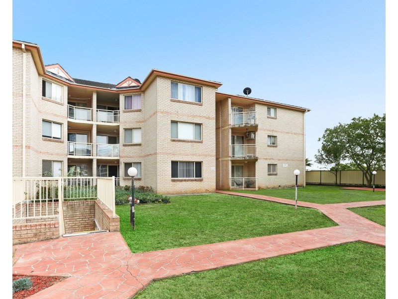 31/1 Hillview Street, Roselands NSW 2196