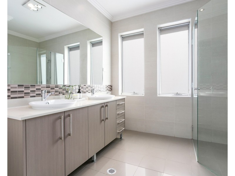 10 Illawarra Parade, Beverly Hills NSW 2209